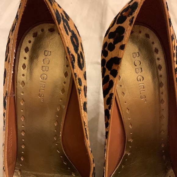 BCBGirls leopard print calf hair pumps with chain detail size 9 - Picture 4 of 8